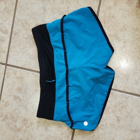 Women’s Speed Up Short Shorts.  Size 2. - Picture 2 of 9